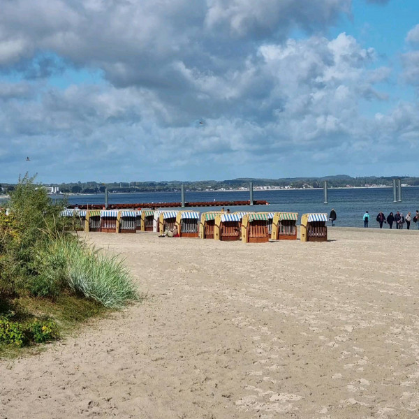 Heute mal liebe Grüße von unserem wunderbarem Strand am Timmendorfer Strand - Schmuckhaus & Galerie Timmendorfer Strand